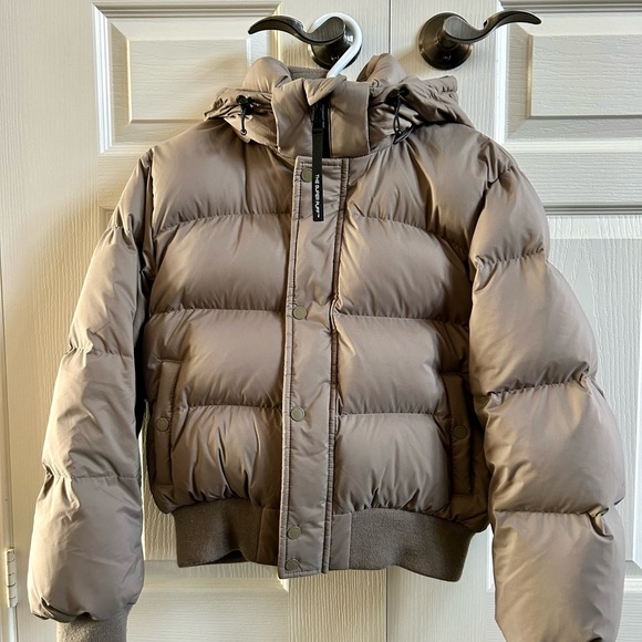 Aritzia Puffer Jacket in Taupe - Picture 5 of 6